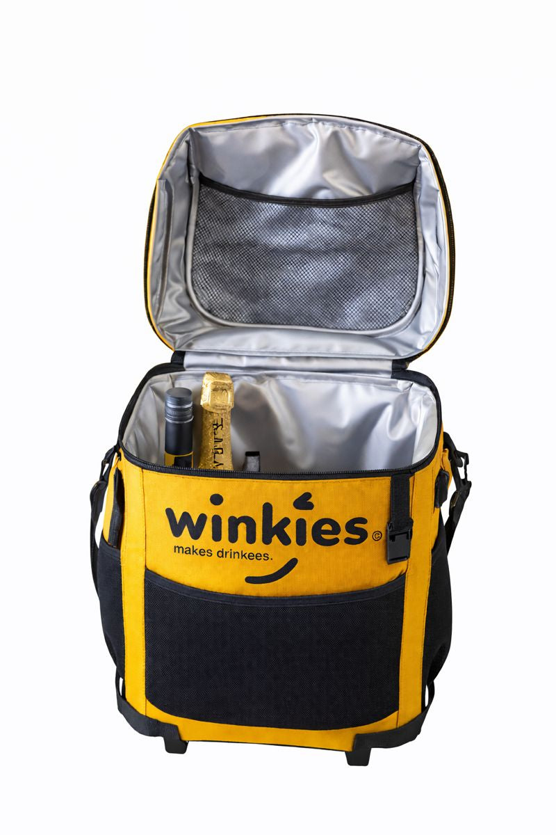 Lid with build in mesh pockets, bottle opener on stretch cord, front and 2 side mesh pockets – room for all the essentials.